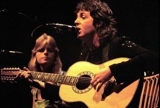 Linda und Paul McCartney und ihre Band «Wings»